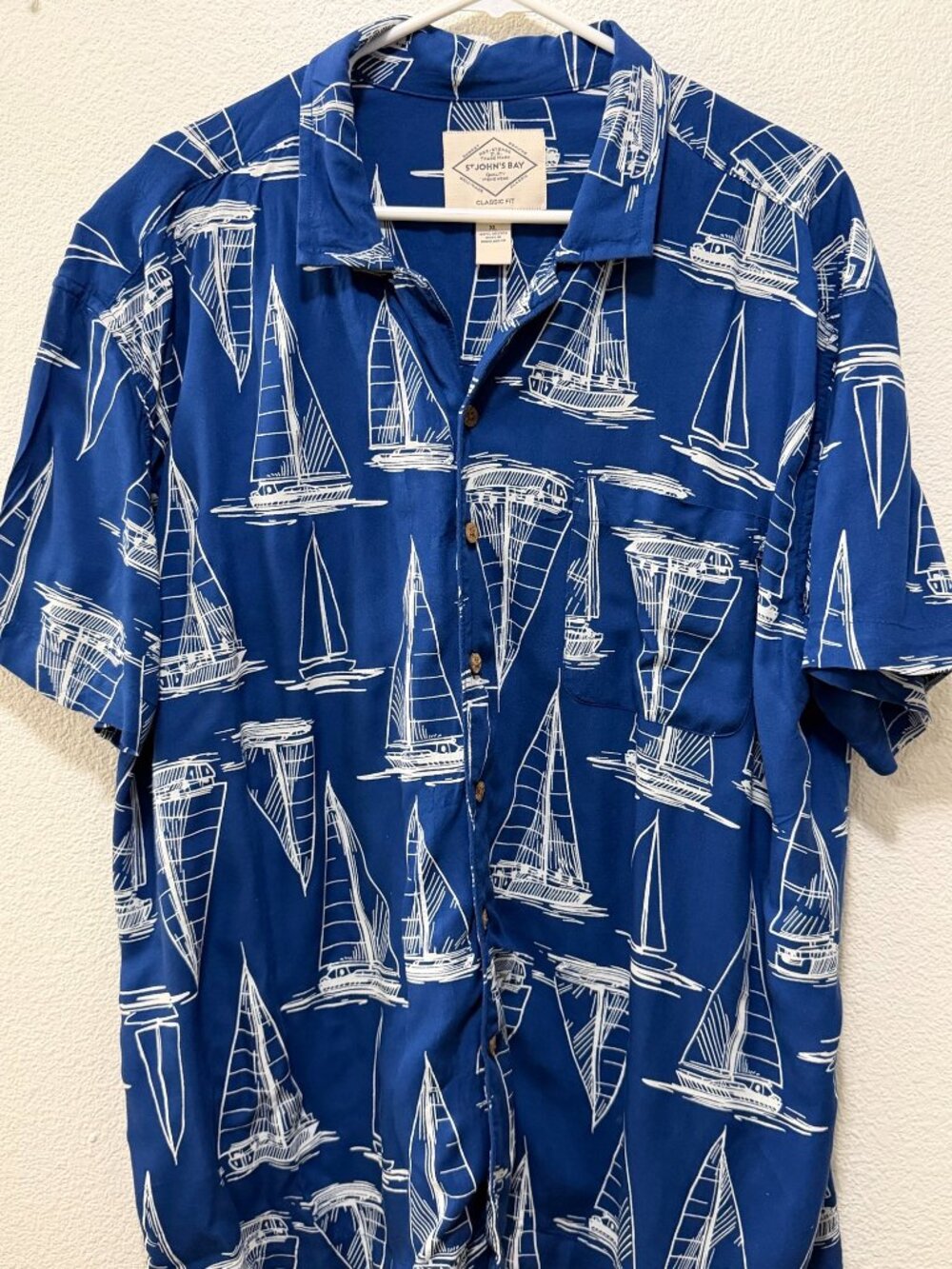 St John's Bay men's button down short sleeve shirt, blue with tan boats print XL